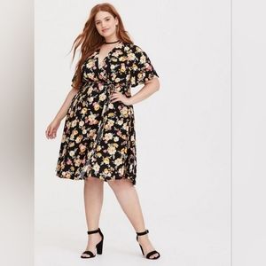 3/$25 Torrid Black Floral Challis Midi Dress size 0